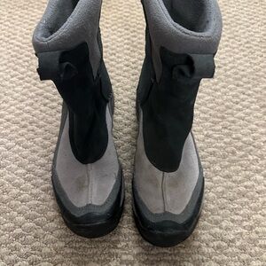 Columbia Women's Black and Gray Winter Boots